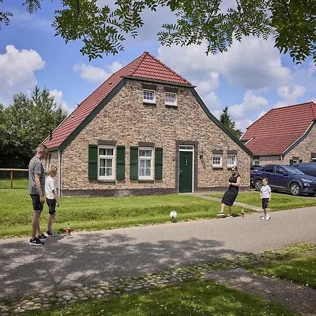 In Limburg Near Subtropical Pool וילה *